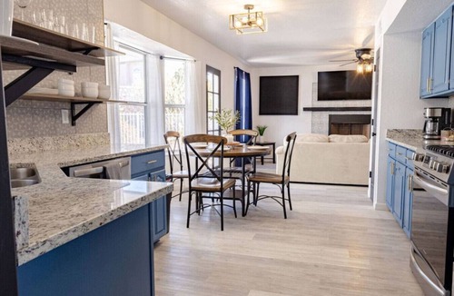 El Paso House | West EP Poolside Mountain Views