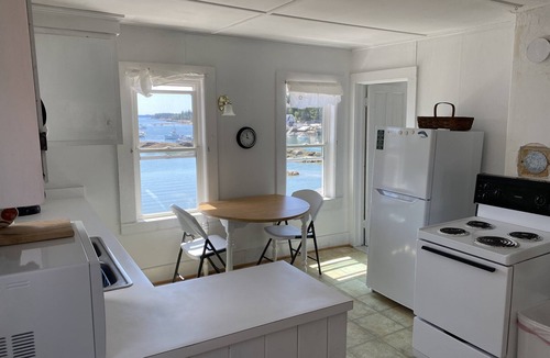 Stonington House | West Harbor Nest- Oceanfront Apartment