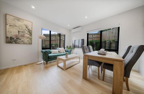 West Harbour House | West Harbour Modern 4-Bedroom Retreat