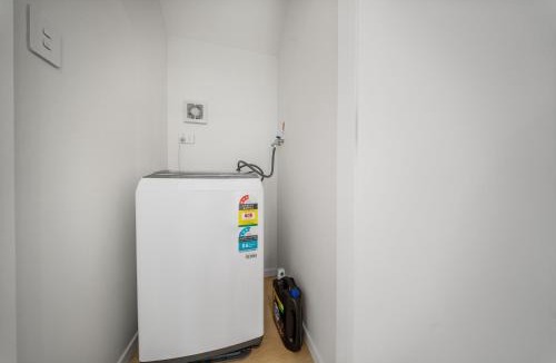 West Harbour House | West Harbour Modern 4-Bedroom Retreat