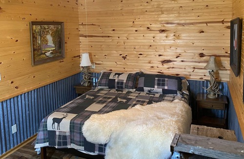 Oscar Cabin | West Haven Cabins - quiet country setting BLUE