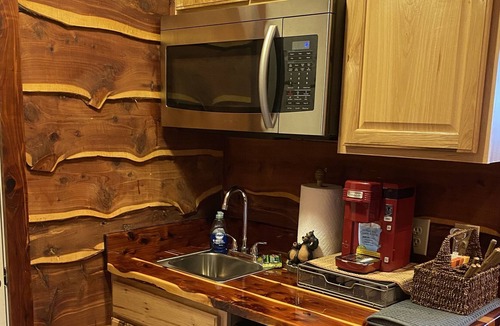 Oscar Cabin | West Haven Cabins - quiet country setting GRN