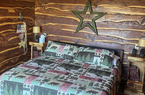 Oscar Cabin | West Haven Cabins - quiet country setting GRN