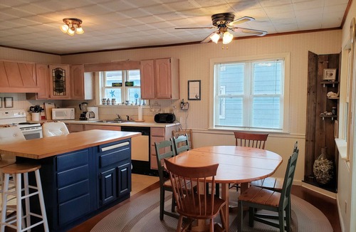 Chincoteague House | West Haven - Spacious 3BR, 2 Bath Waterfront home with dock , NO LINENS