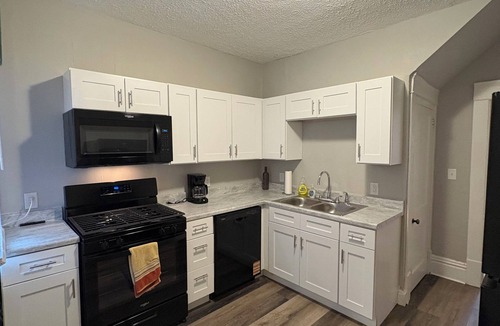Highland Square Apartment | West Hill Retreat