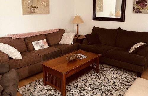 Hillcrest House | West Hillcrest - close to everything