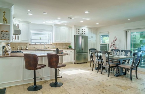 West Hills House | West Hills 4BR House + Pool & Workspace