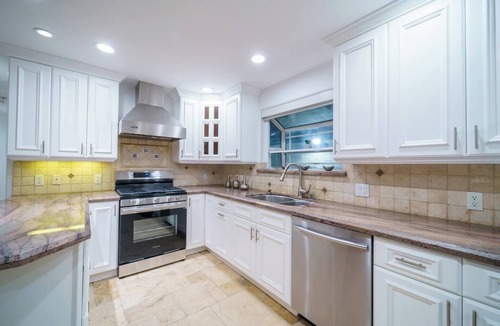 West Hills House | West Hills 4BR House + Pool & Workspace