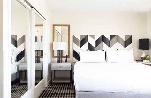 Norma Triangle Hotel | West Hollywood 1BR Kitchen Pool rooftop stay near Runyon Canyon hiking trails