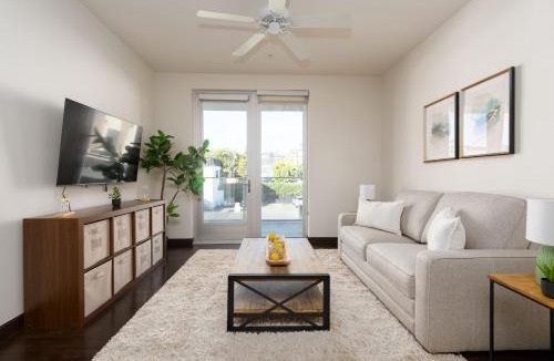 Los Angeles Apartment | West Hollywood Chic Apartment