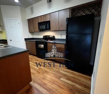 Voth Apartment | West Inn Extended Stay Stoneleigh
