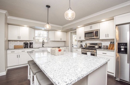 Ashley Oaks House | West Knox Pool Home~ Hot Tub~Family Neighborhood