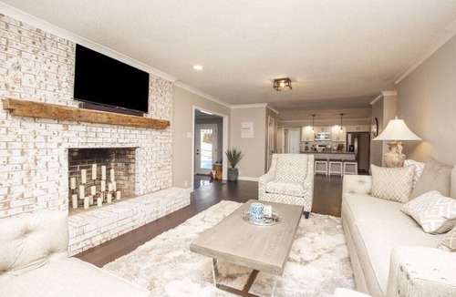 Ashley Oaks House | West Knox Pool Home~ Hot Tub~Family Neighborhood
