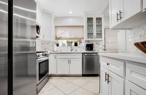 West Los Angeles House | West LA Designer 2BR/2BA Retreat Private Yard Near UCLA & Santa Monica
