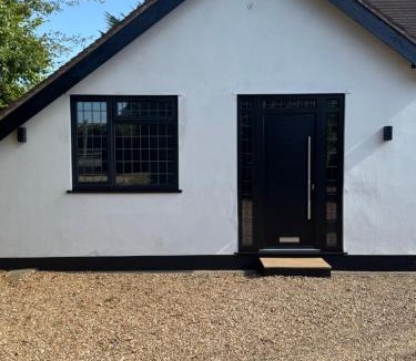 Earlswood House | West Lodge