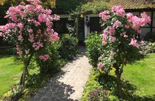 Aston Clinton House | West Lodge Hotel