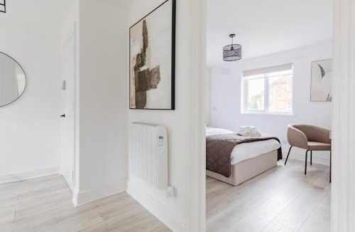 Hounslow Central Apartment | West London Apartment next to Piccadilly Line station- Fantastic access to Heathrow Airport and Central London