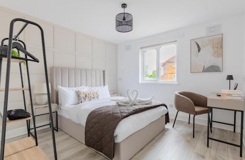 Hounslow Central Apartment | West London Apartment next to Piccadilly Line station- Fantastic access to Heathrow Airport and Central London