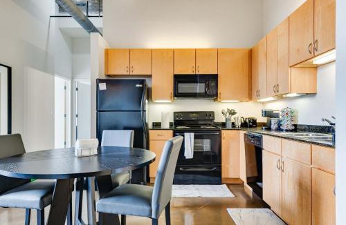 West Loop Apartment | West Loop - City Views With In & Out Parking 5