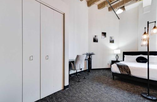 West Loop Apartment | West Loop - City Views With In & Out Parking 6