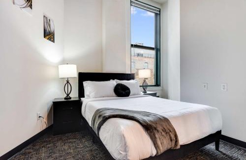 West Loop Apartment | West Loop - City Views With In & Out Parking 6