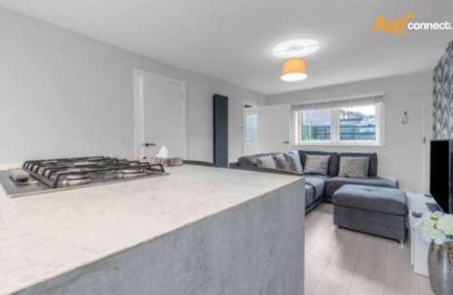 Whitburn House | West Lothian 5 Beds + car space