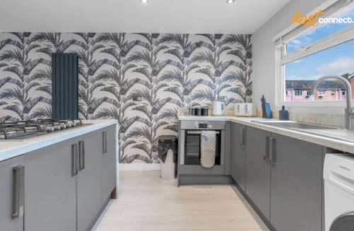 Whitburn House | West Lothian 5 Beds + car space