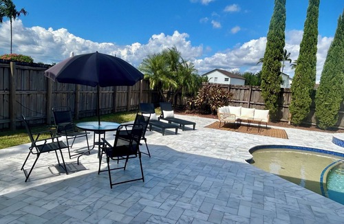 Country Walk House | West Miami Luxury Home with Pool
