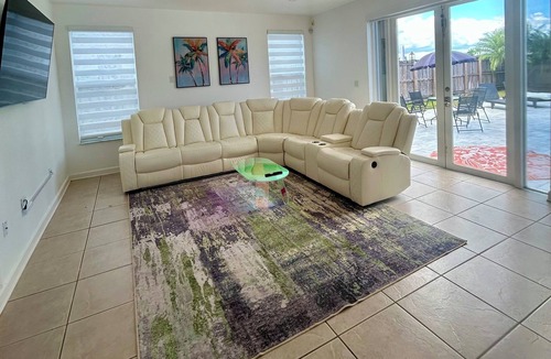 Country Walk House | West Miami Luxury Home with Pool