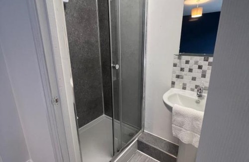 Stonnall Apartment | West Midlands Studio 16 With FREE Parking