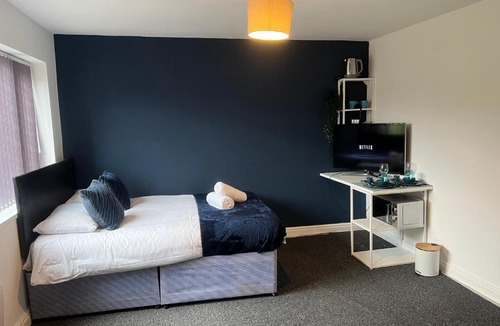 Stonnall Apartment | West Midlands Studio 16 With FREE Parking