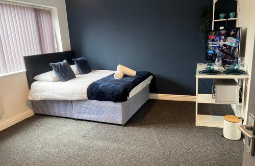 Stonnall Apartment | West Midlands Studio 16 With FREE Parking