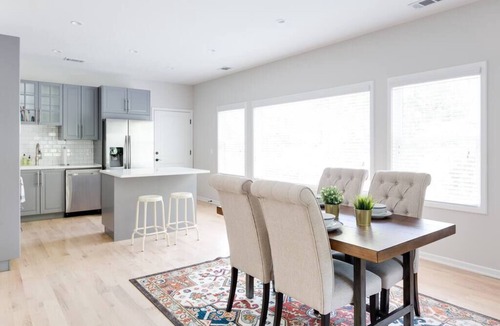 Home Park Apartment | West Midtown 2/2 (2nd Floor): Free parking