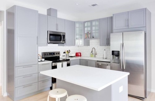 Home Park Apartment | West Midtown 2/2 (2nd Floor): Free parking