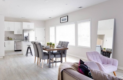 Home Park Apartment | West Midtown 2BR (1st Floor) w/Free parking