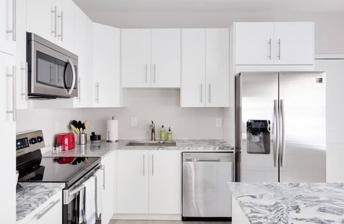 Home Park Apartment | West Midtown 2BR (1st Floor) w/Free parking