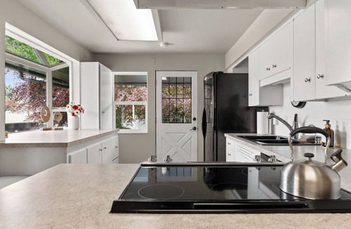 Port Angeles House | West Nine Stunning Views & Hot Tub