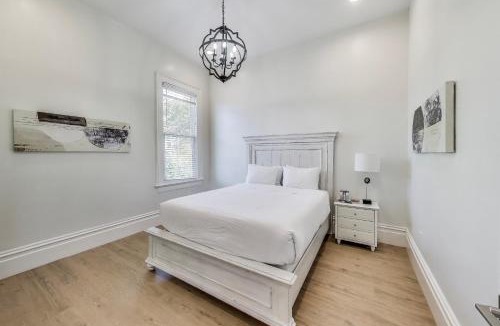 Prescott House | West Oakland Charm 5br4ba AC WD