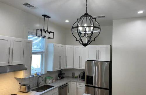 Prescott House | West Oakland Charm 5br4ba AC WD