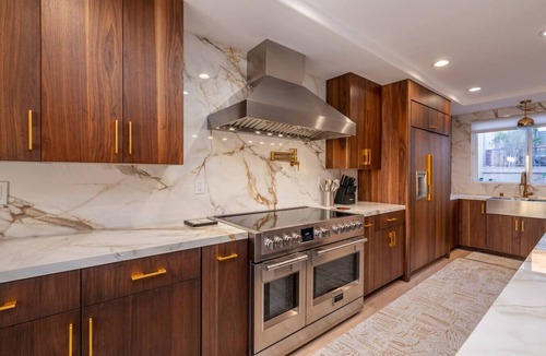Hermosa Beach Villa | West of PCH King 3-bdrm w A/C!