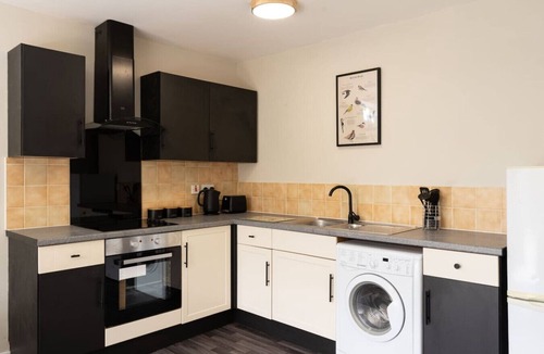 South Leigh Apartment | West Oxfordshire Flat w/Parking | Sleeps 3