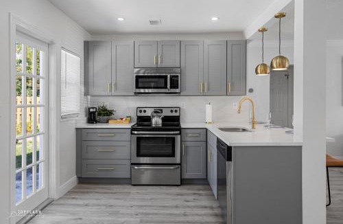 Poiciana Park II House | West Palm Beach Tropical Oasis