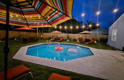 Poiciana Park II House | West Palm Beach Tropical Oasis