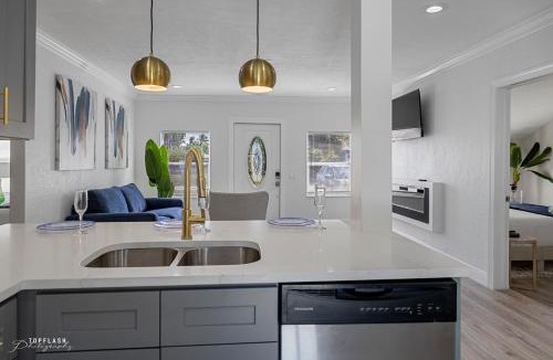 Poiciana Park II House | West Palm Beach Tropical Oasis