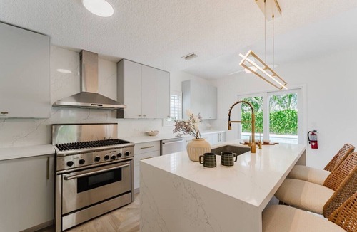 Poiciana Park II Villa | West Palm Oasis BBQ, Pool and Pickleball Court