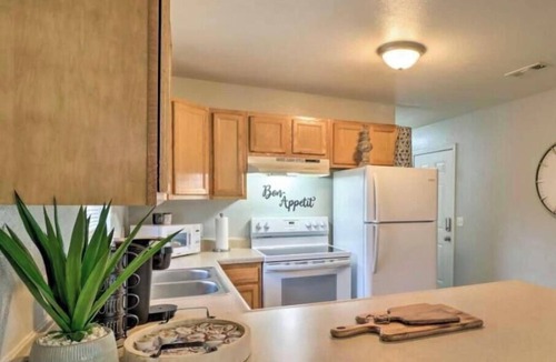 West Plains Apartment | West Plains 2BR Near Downtown Pet Friendly Stay