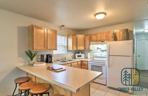West Plains Apartment | West Plains 2BR Near Downtown Pet Friendly Stay