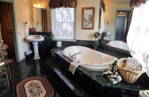 Elizabethtown Bed & Breakfast | West Ridge Bed and Breakfast