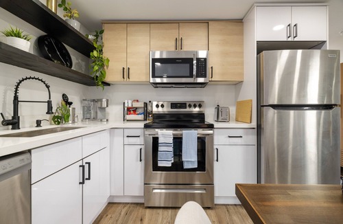 Arbor Heights House | West Seattle Bungalow - Full Kitchen & Yard