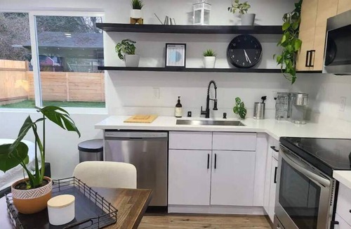 Arbor Heights House | West Seattle Bungalow - Full Kitchen & Yard